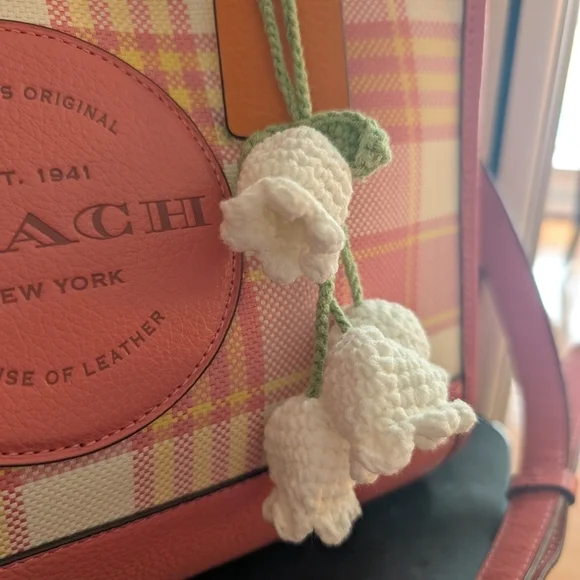 Handmade Crochet White Flower Bag Charm Green White Floral - Picture 6 of 6